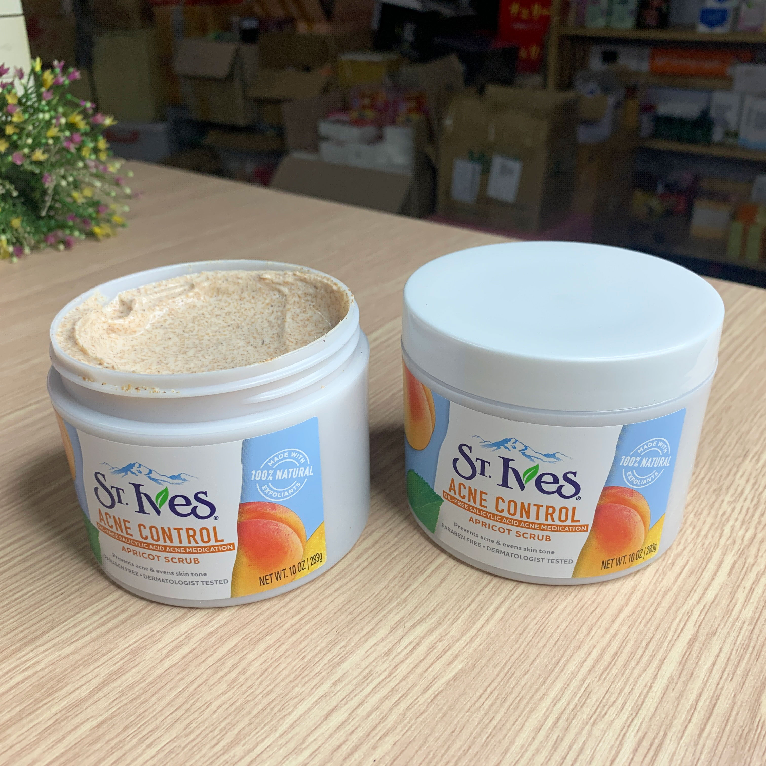 Kem Tẩy Tế Bào Chết Hương Mơ St.Ives