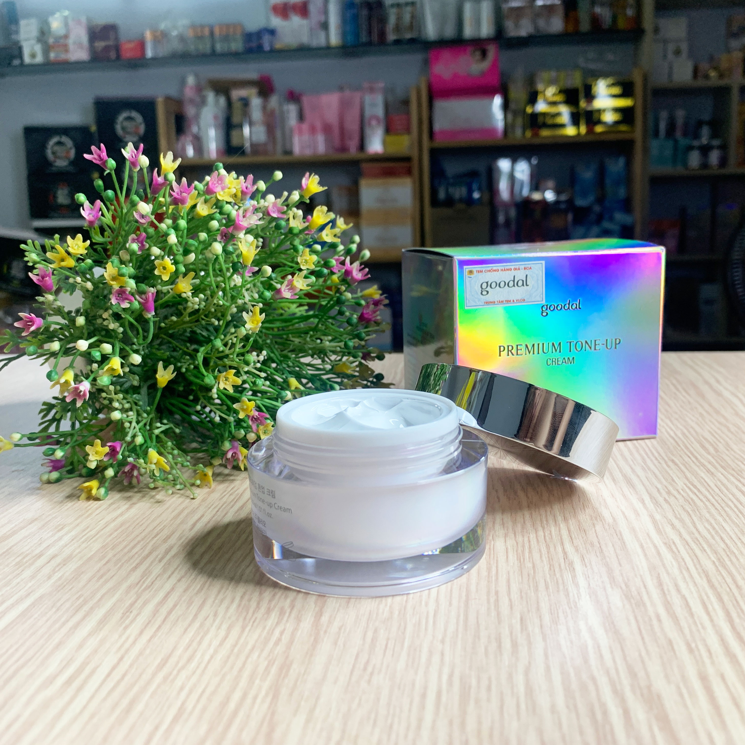 Kem Ốc Sên Dưỡng Trắng Goodal Premium Snail Tone Up Cream(Mẫu Mới 2020)