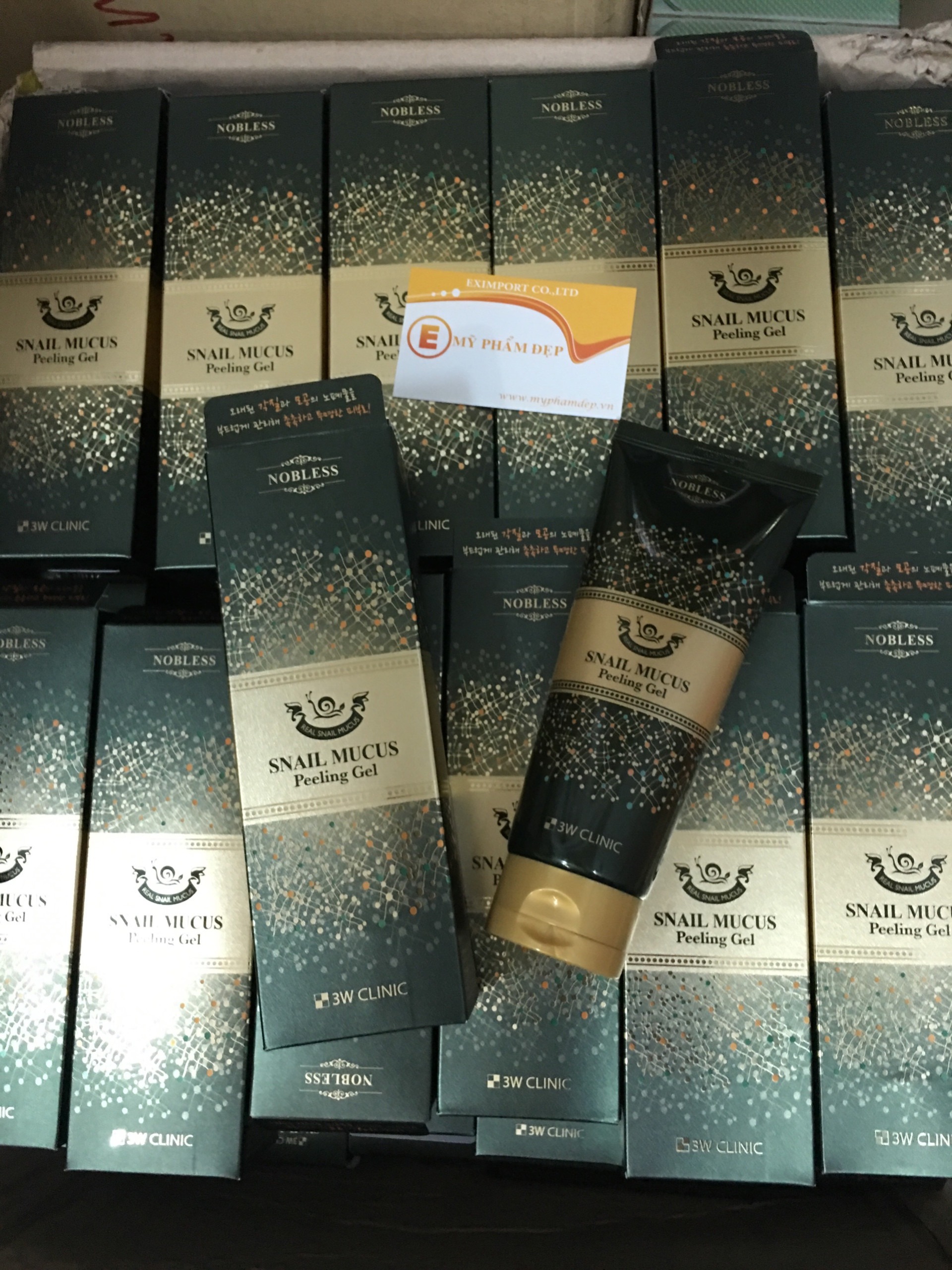 Gel Tẩy Tế Bào Chết Ốc Sên Snail Mucus Peeling Gel 3W Clinic