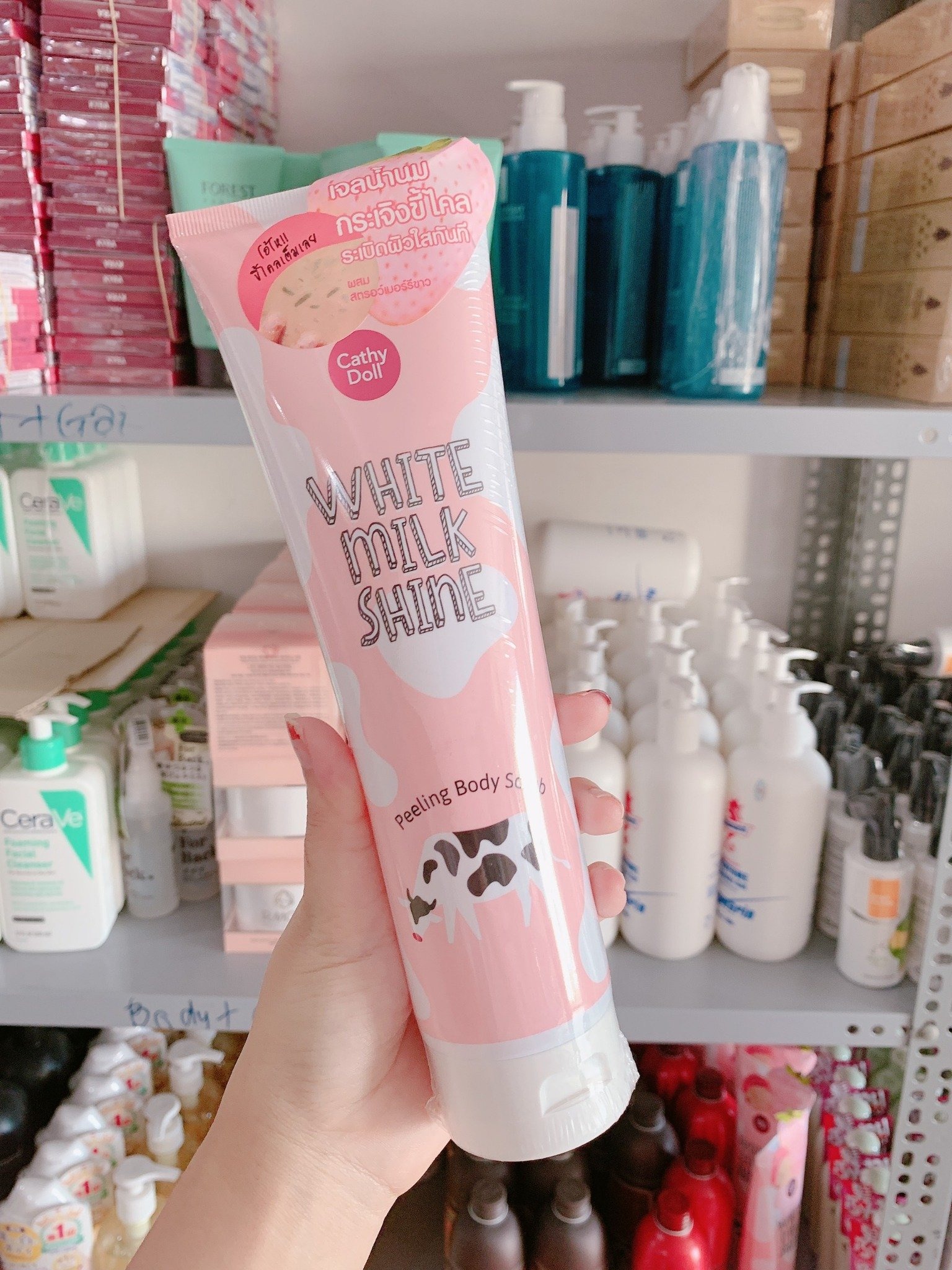 Tẩy Tế Bào Chết White Milk Shine Peeling Body Scrub 320ml