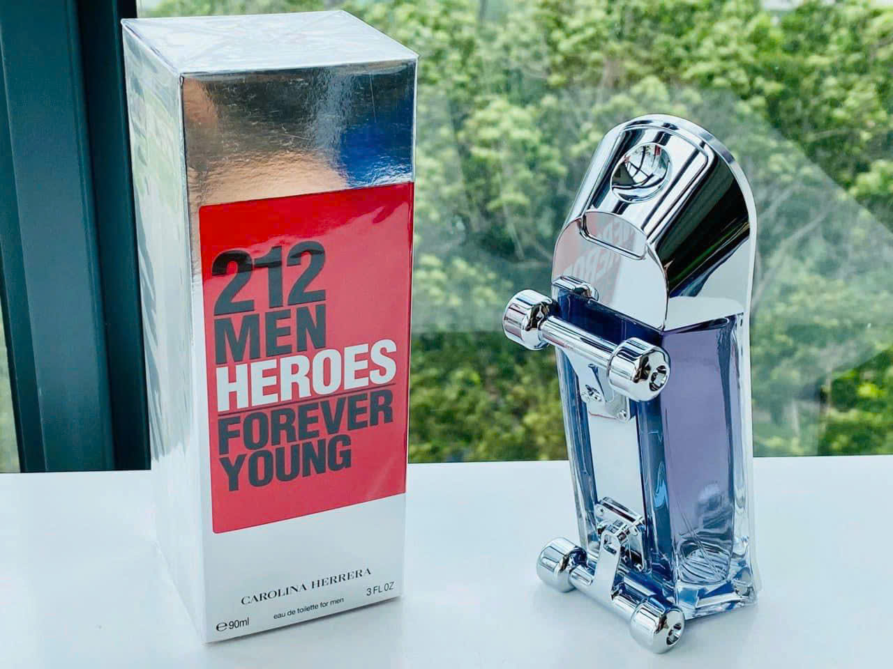 Carolina Herrera 212 Heroes: Nước Hoa Nam Cá Tính Đột Phá Với Hương Thơm Thuần Chay