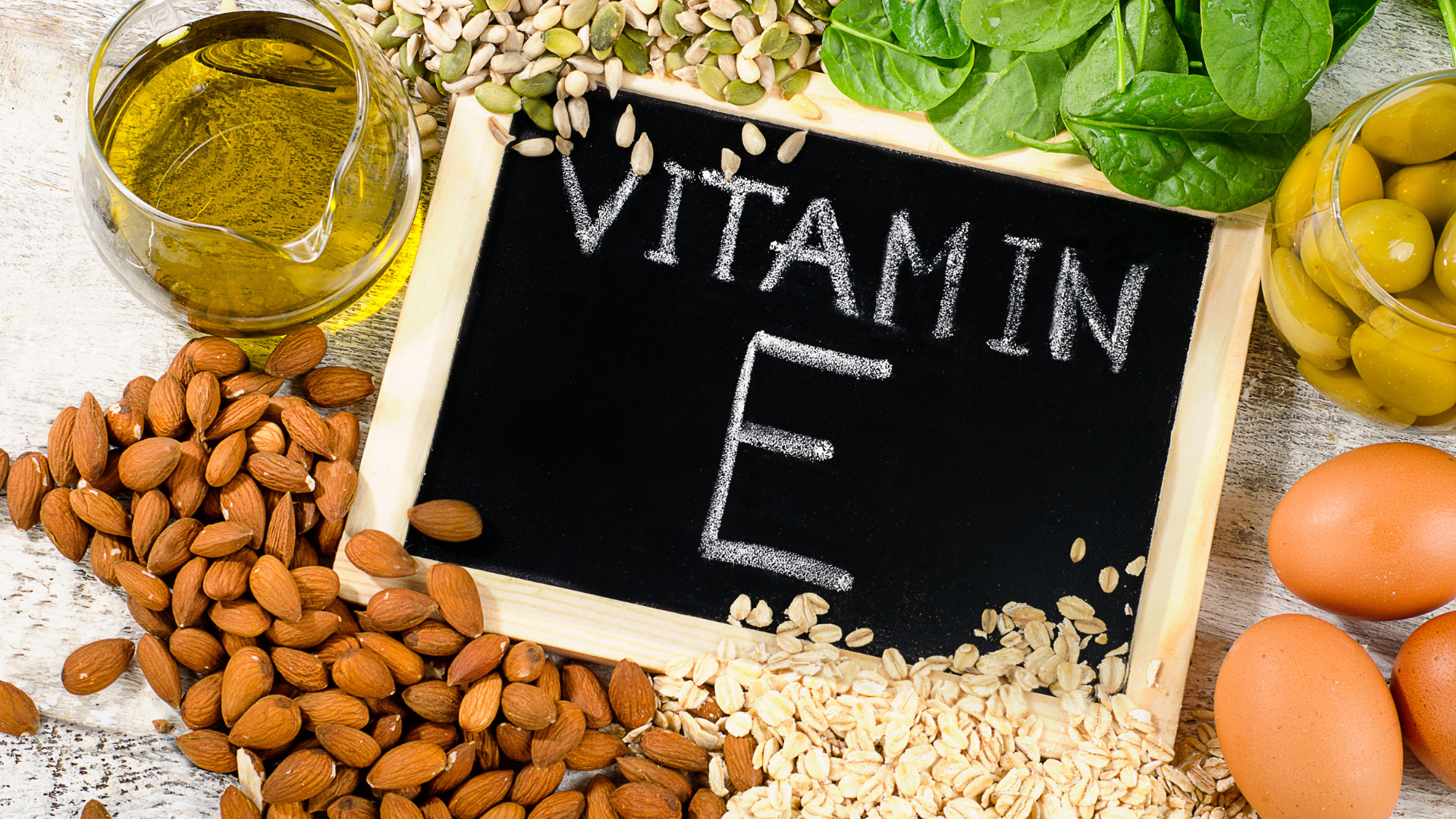 Tại sao Vitamin E lại là thành phần không thể thiếu trong việc chăm sóc da hằng ngày?